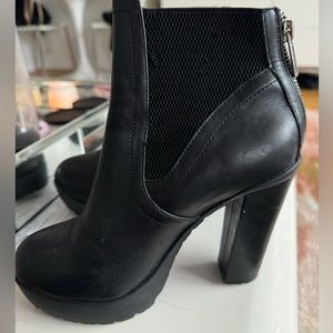 Steve madden black booties